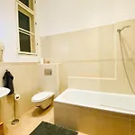 Deco House -family-friendly 2br Downtown Ac Διαμέρισμα Βουδαπέστη