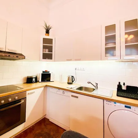 Spacious Family Friendly 2Br Downtown Apt Ac - Deco House *
