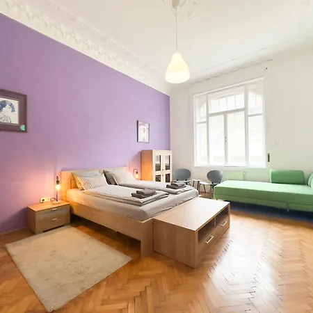 Deco House -family-friendly 2br Downtown Ac