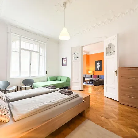 Apartment Deco House -family-friendly 2br Downtown Ac