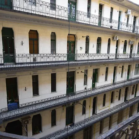 Deco House -family-friendly 2br Downtown Ac