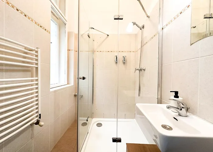Deco House -family-friendly 2br Downtown Ac بودابست