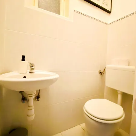 Deco House -family-friendly 2br Downtown Ac *