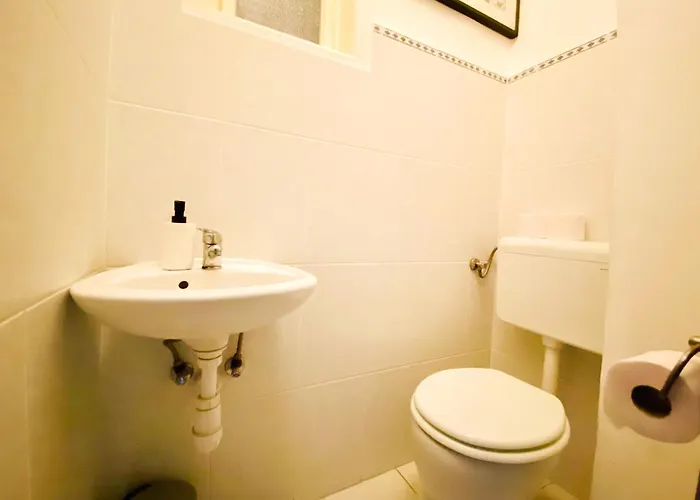 Deco House -family-friendly 2br Downtown Ac *